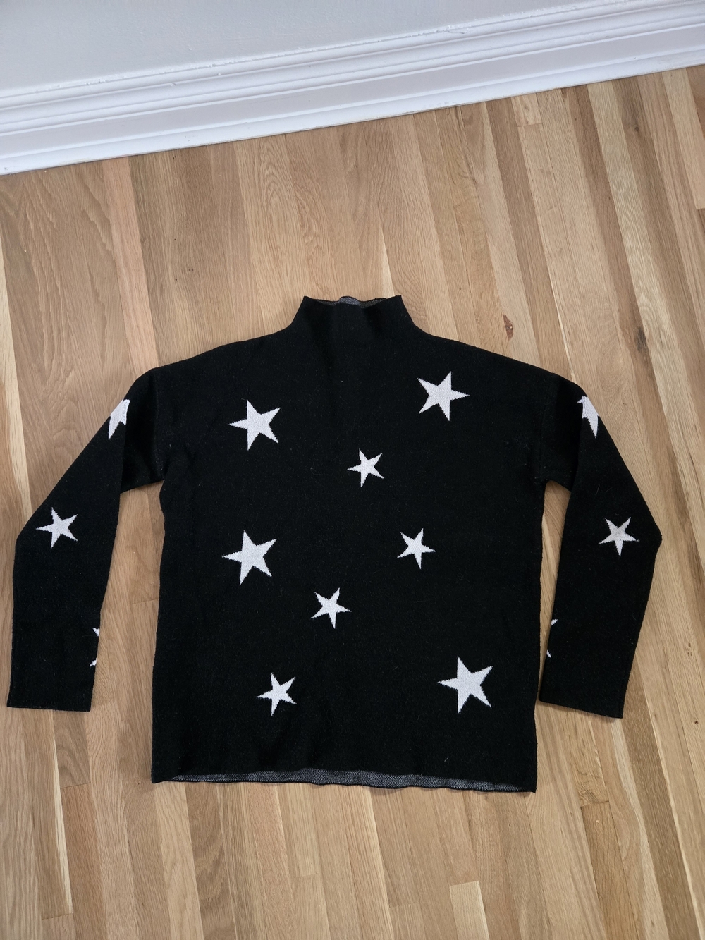 Black Star-Print Men's Sweater